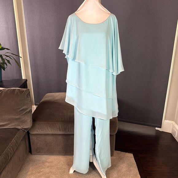 Women’s Blue 2 Piece Layered Asymmetrical Chiffon Formal Pant Suit Size 22W NEW - Picture 1 of 15